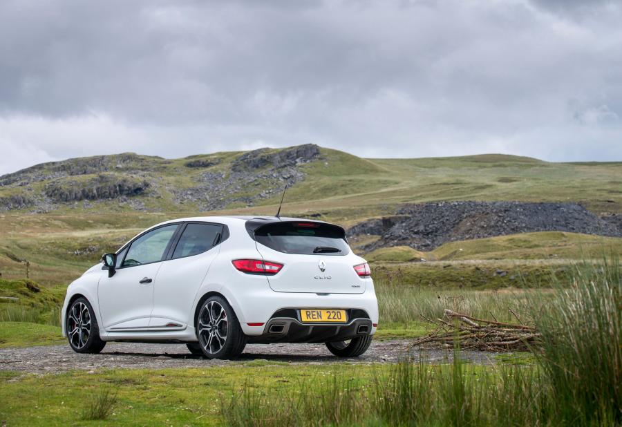  Renault Clio R.S. 220 Trophy 2015 года  (фото 42 из 48)